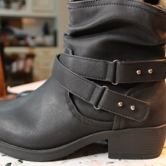 Torrid Slouch Boots Moto Grunge New with tag on bottom Faux Leather 8WW - Picture 13 of 13